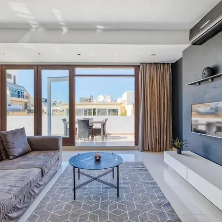 Stylish Penthouse With Jacuzzi, Bbq, Sundeck