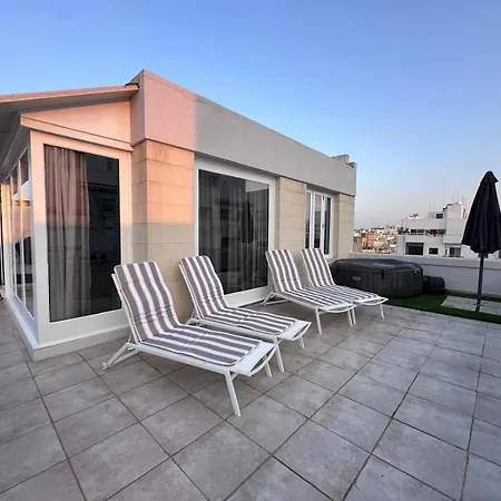 Stylish Penthouse With Jacuzzi, Bbq, Sundeck Appartement