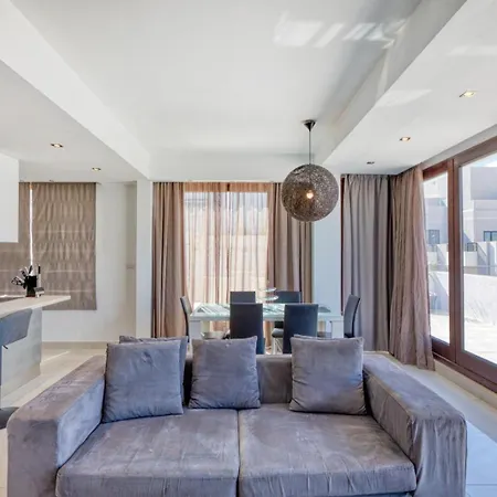 Stylish Penthouse With Jacuzzi, Bbq, Sundeck Apartman *