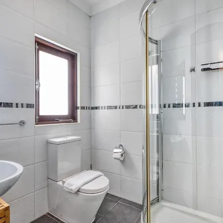 Stylish Penthouse With Jacuzzi, Bbq, Sundeck *
